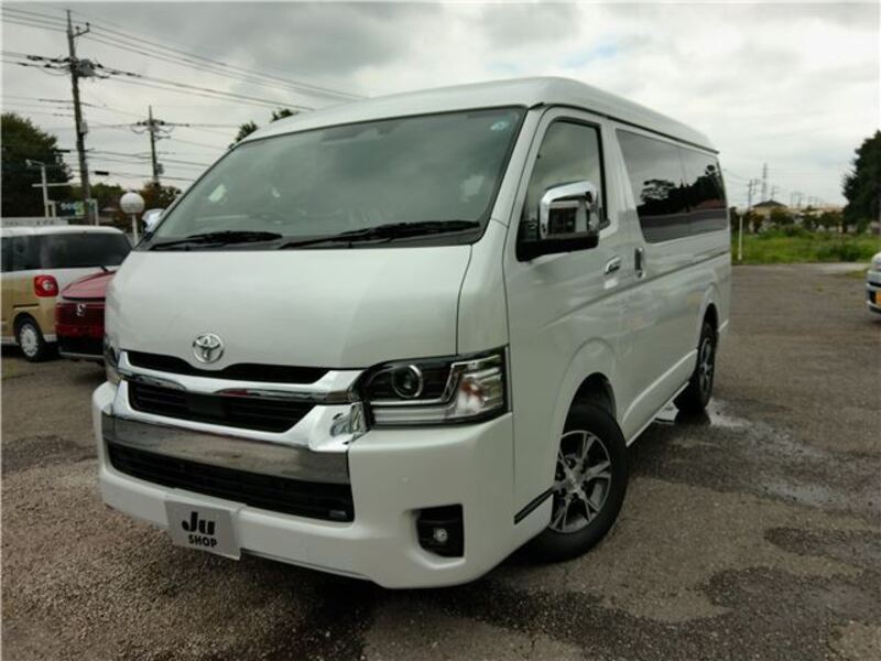 TOYOTA HIACE