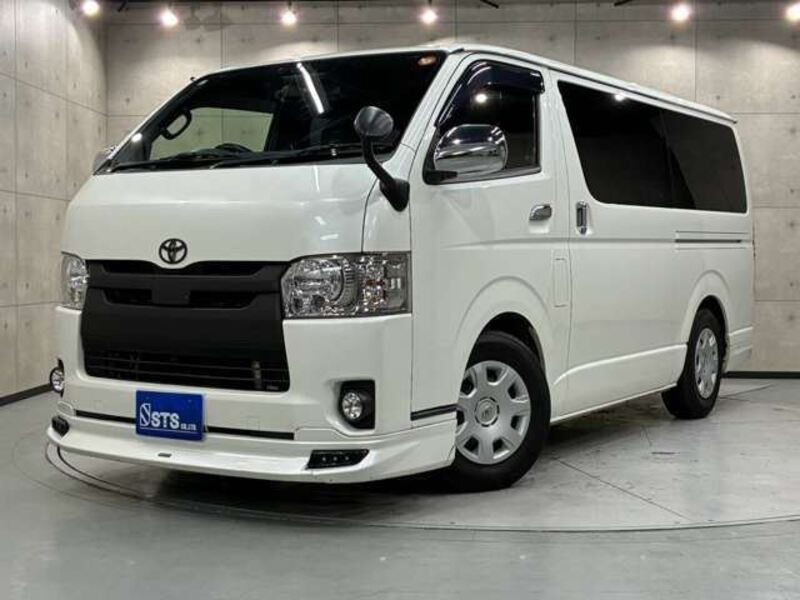 TOYOTA HIACE VAN