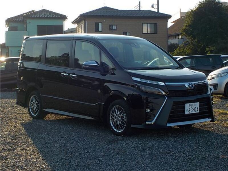 TOYOTA VOXY
