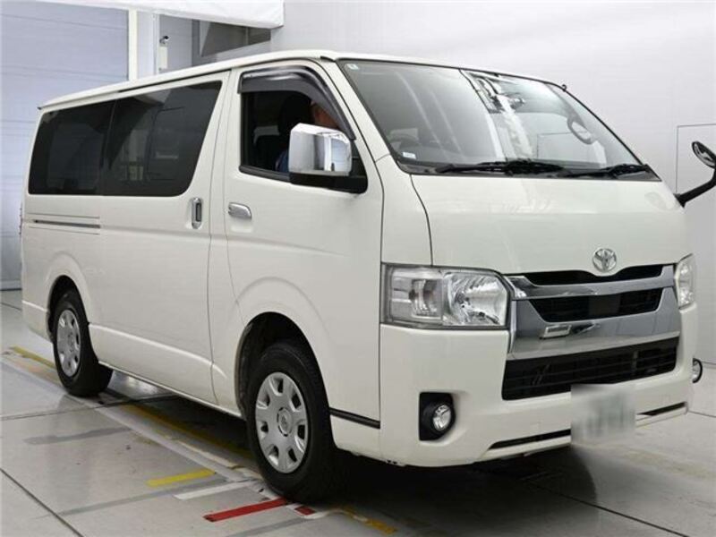 TOYOTA HIACE