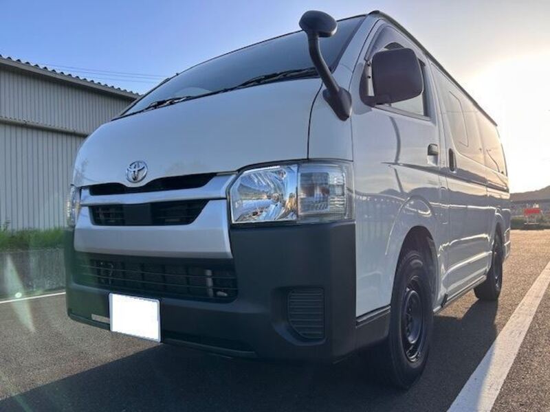 TOYOTA HIACE VAN