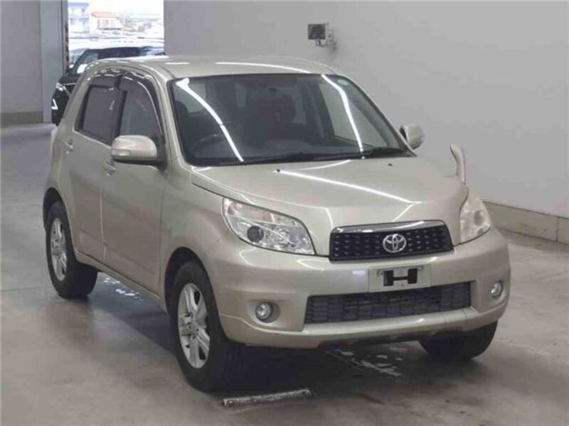 TOYOTA RUSH