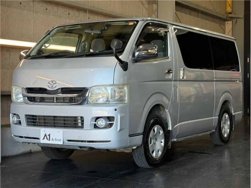 TOYOTA HIACE VAN
