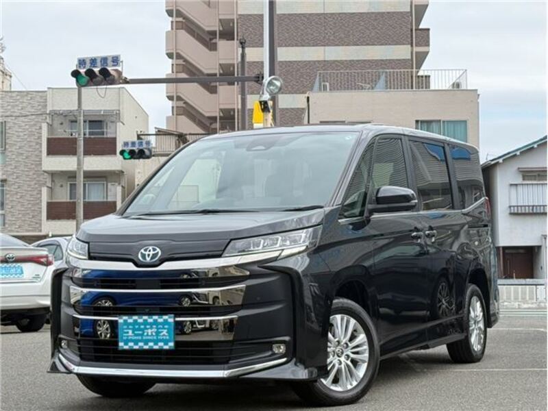 TOYOTA NOAH