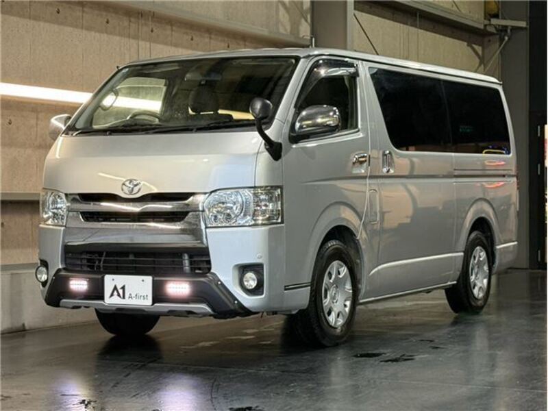 TOYOTA HIACE VAN