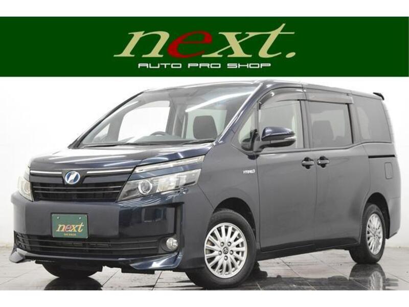 TOYOTA VOXY