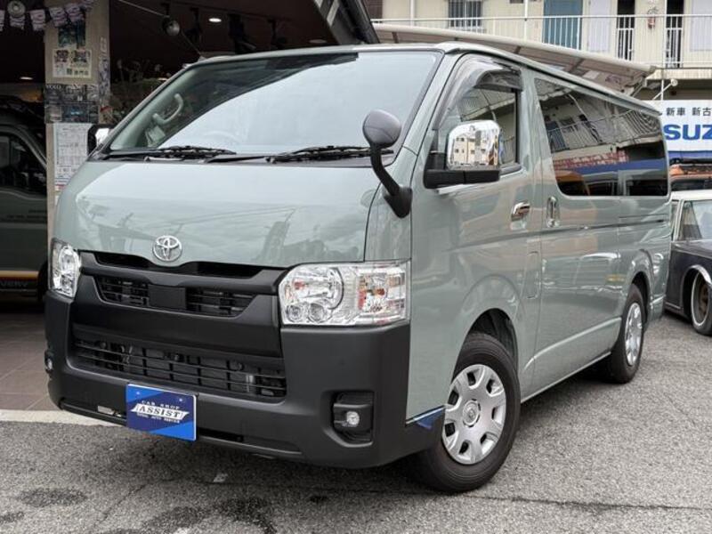 TOYOTA HIACE VAN
