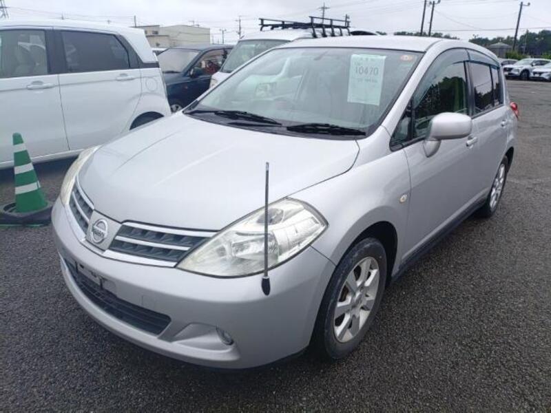 NISSAN TIIDA