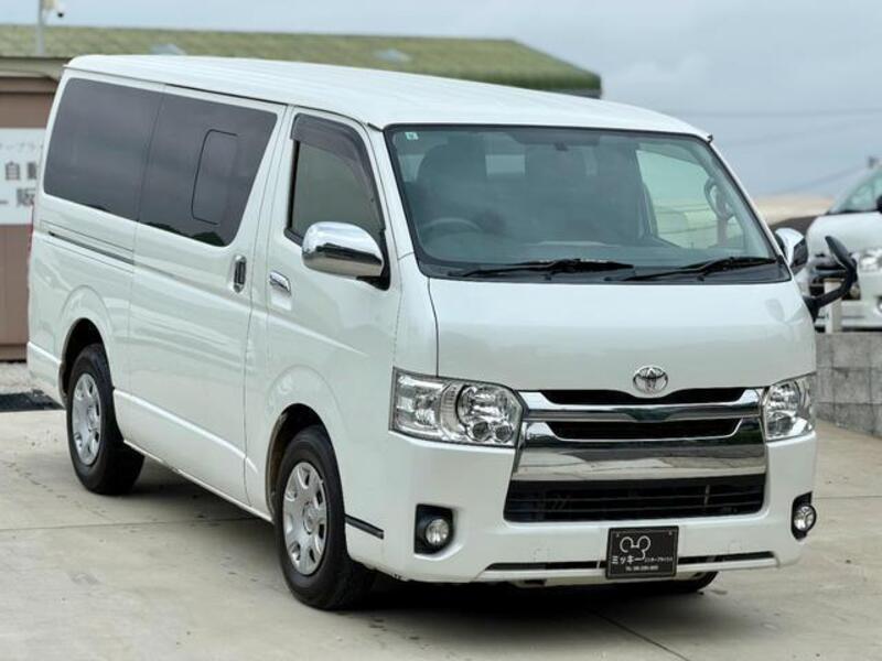 TOYOTA HIACE VAN