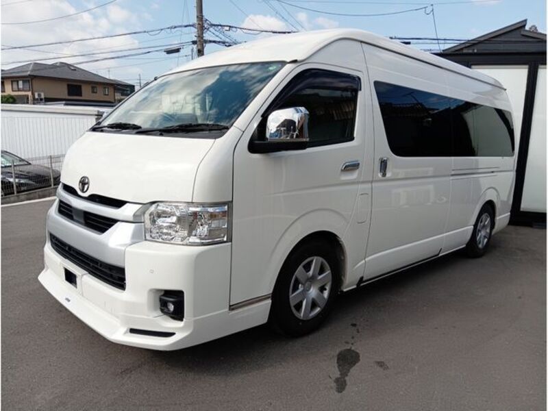TOYOTA HIACE COMMUTER