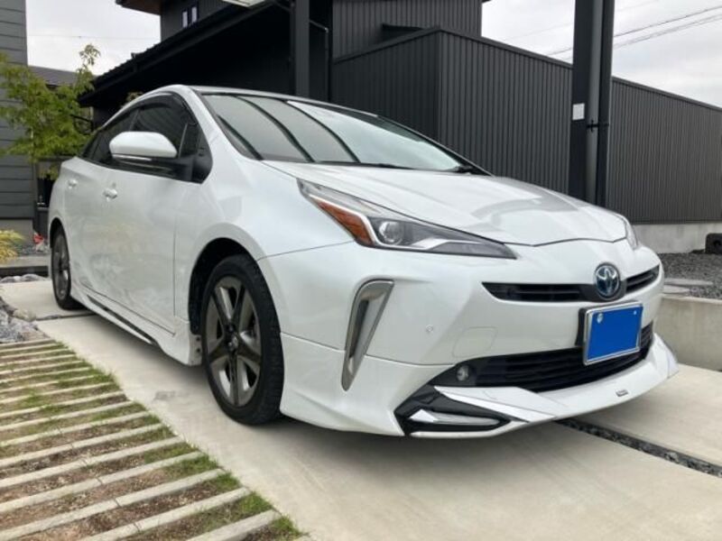 TOYOTA PRIUS