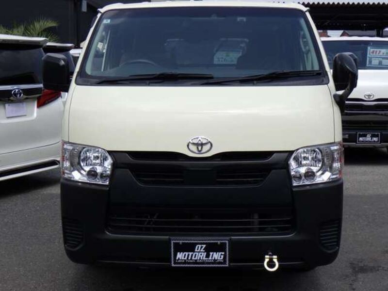 TOYOTA HIACE VAN