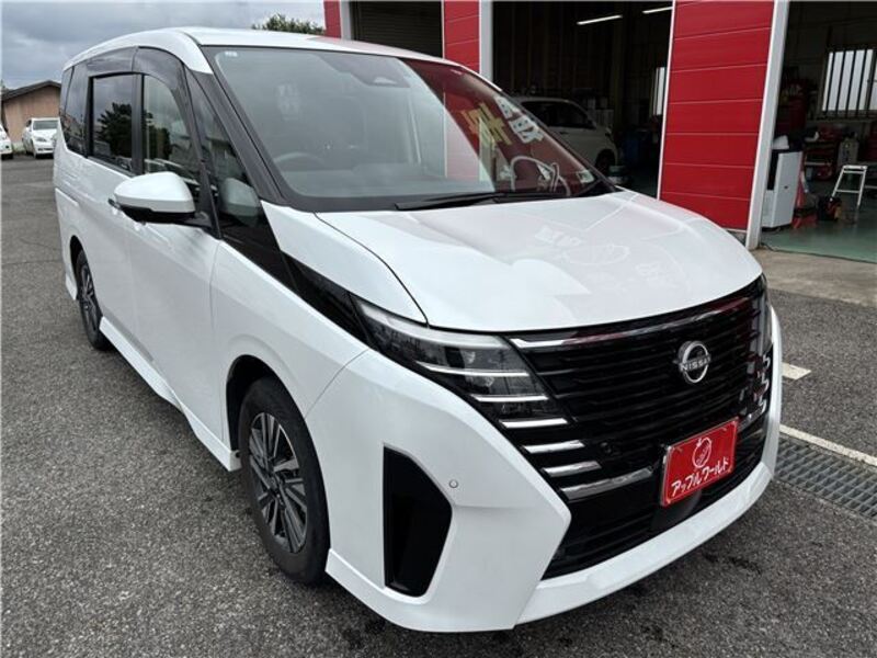 NISSAN SERENA