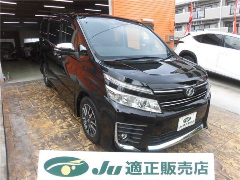 TOYOTA VOXY