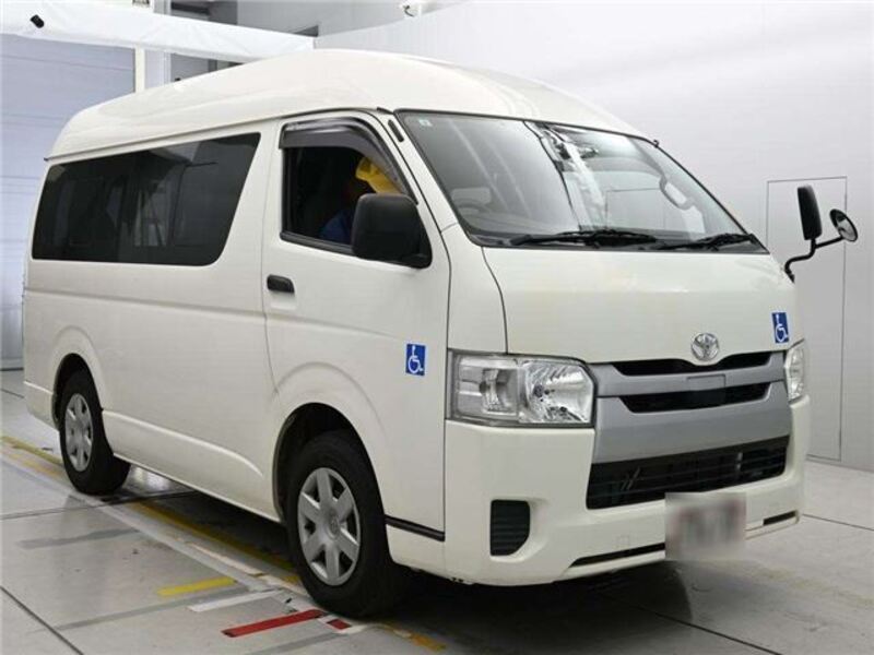 TOYOTA HIACE