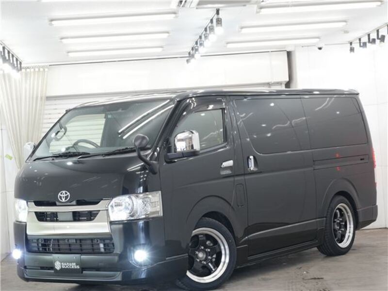 TOYOTA HIACE VAN