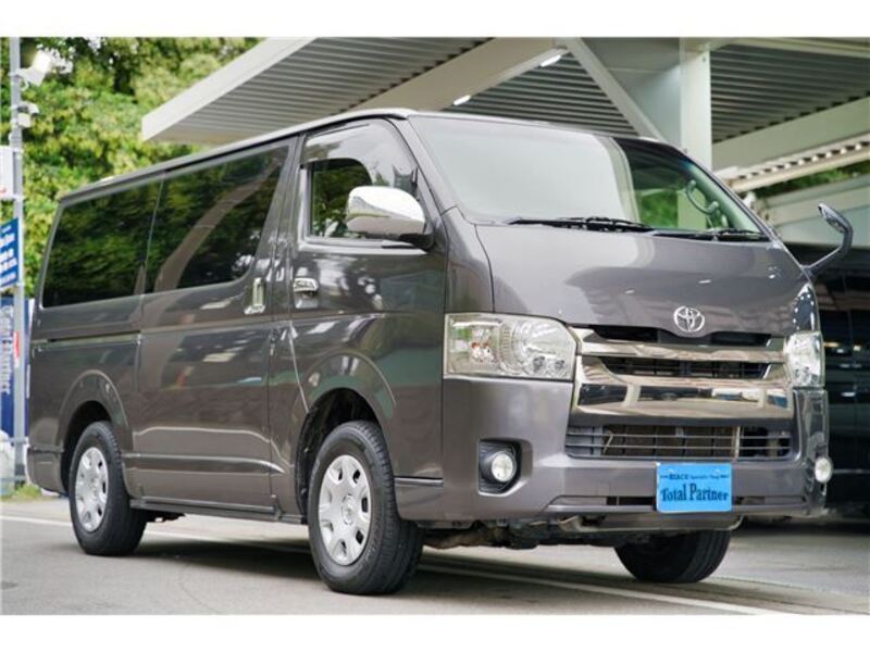 TOYOTA HIACE VAN