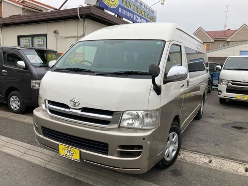 TOYOTA HIACE