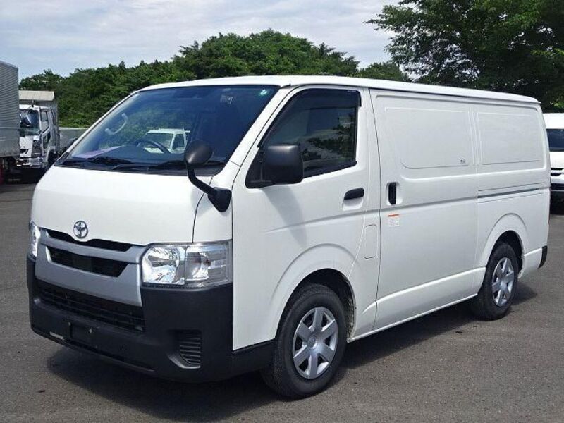 TOYOTA HIACE