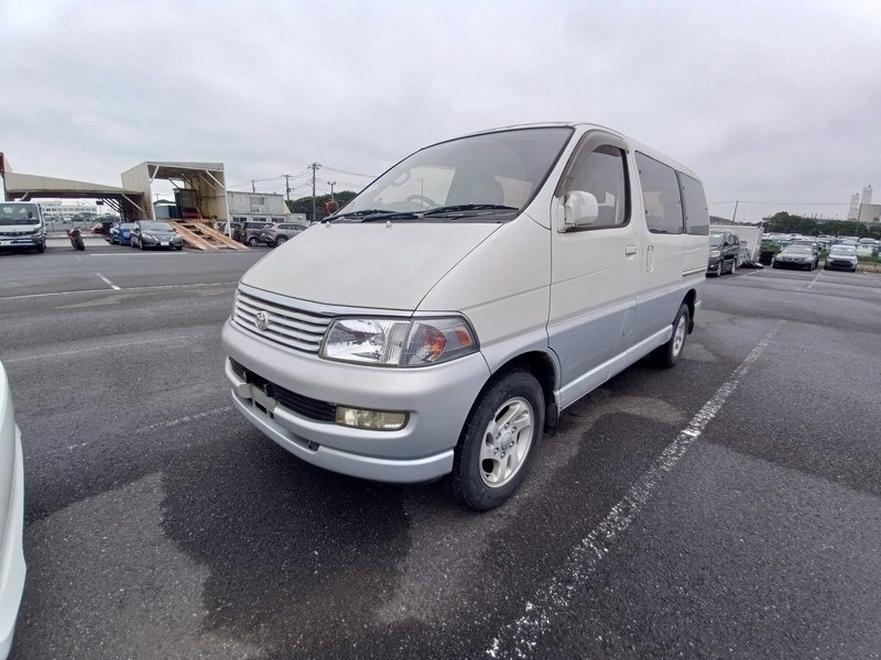 TOYOTA HIACE REGIUS