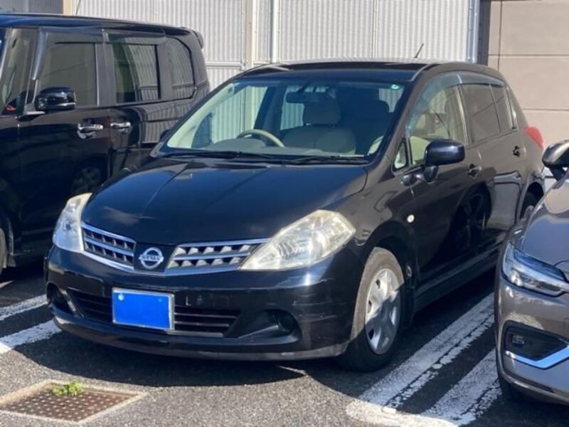 NISSAN TIIDA