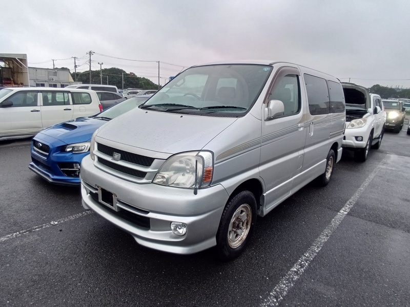TOYOTA TOURING HIACE