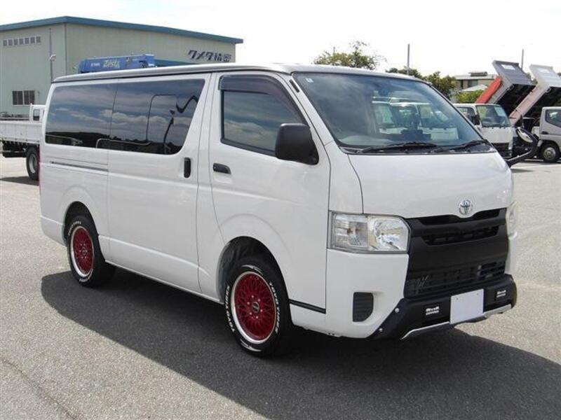 TOYOTA HIACE