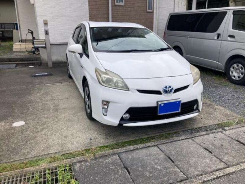 TOYOTA PRIUS
