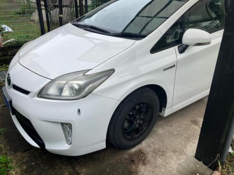 TOYOTA PRIUS