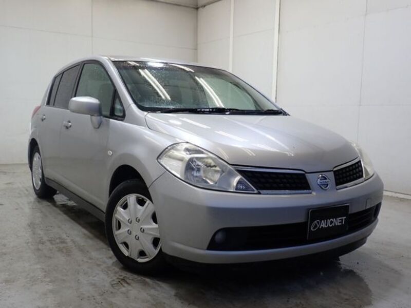 NISSAN TIIDA