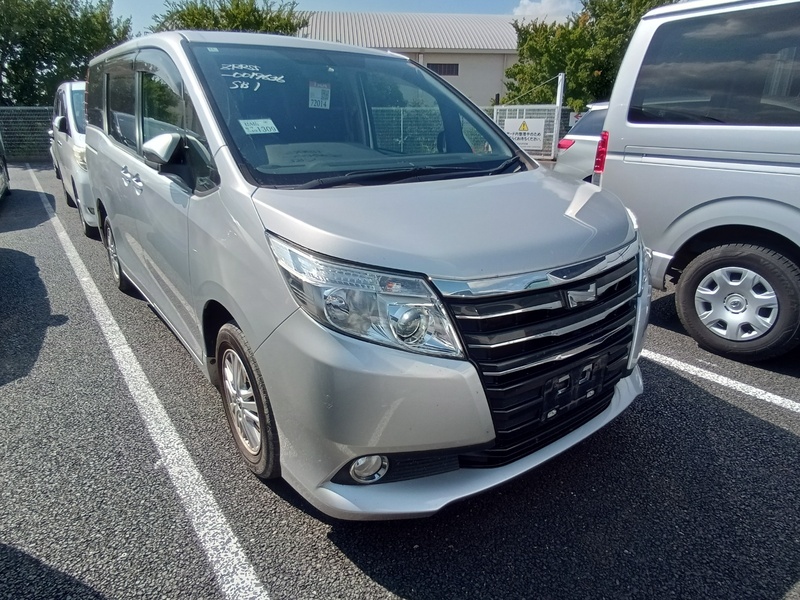TOYOTA NOAH
