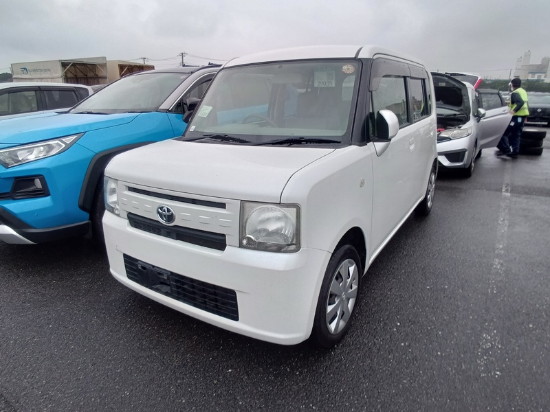 TOYOTA PIXIS SPACE