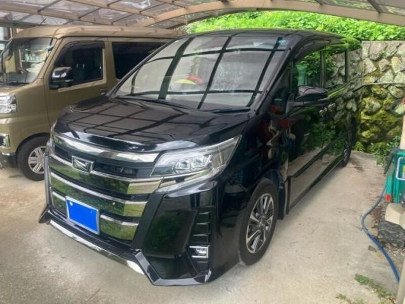 TOYOTA NOAH