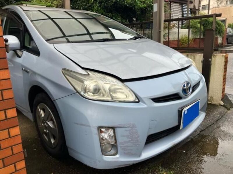 TOYOTA PRIUS