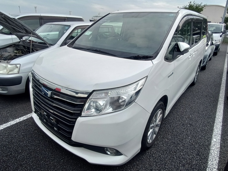 TOYOTA NOAH