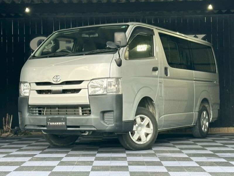 TOYOTA HIACE
