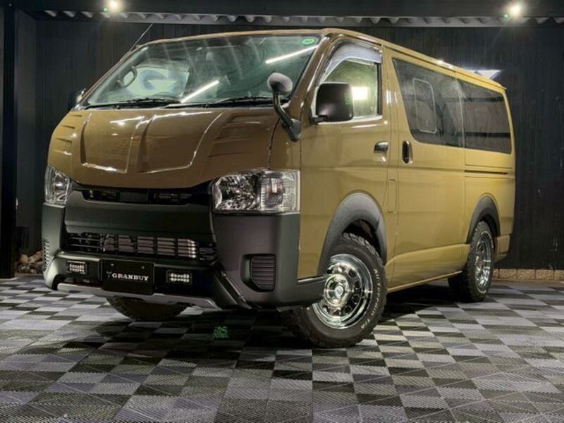 TOYOTA HIACE