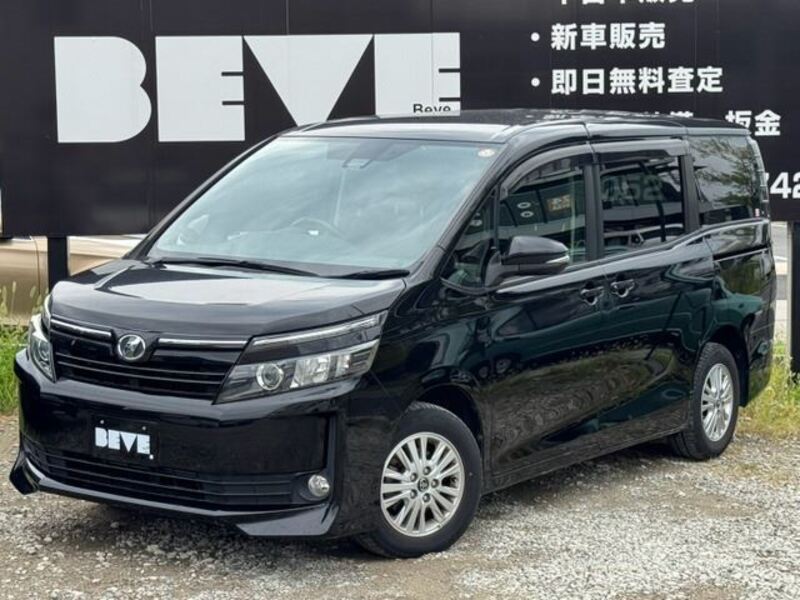 TOYOTA VOXY