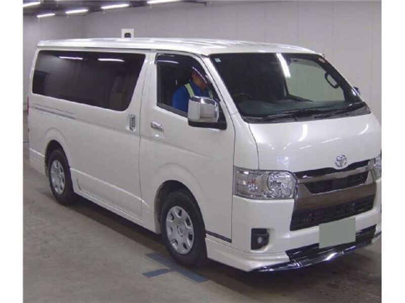 TOYOTA HIACE VAN