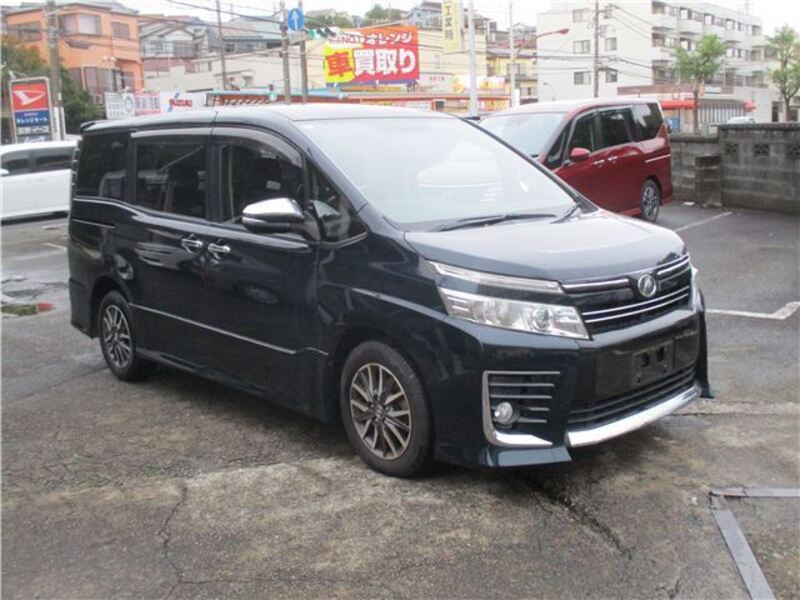 TOYOTA VOXY