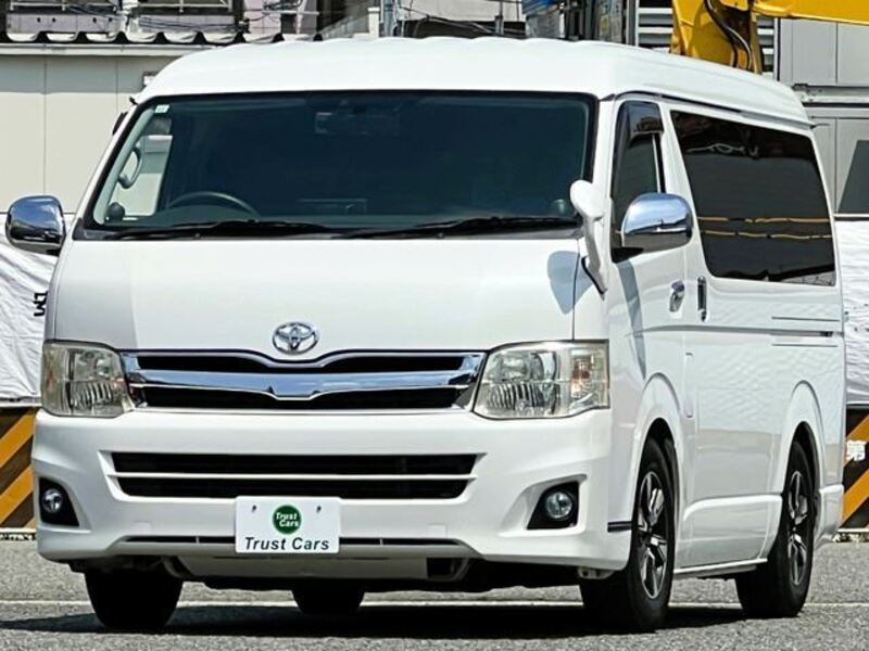 TOYOTA HIACE