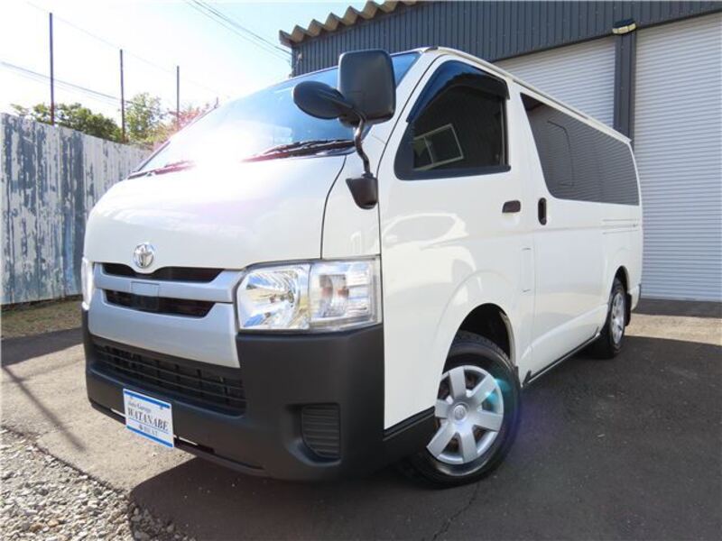 TOYOTA HIACE VAN