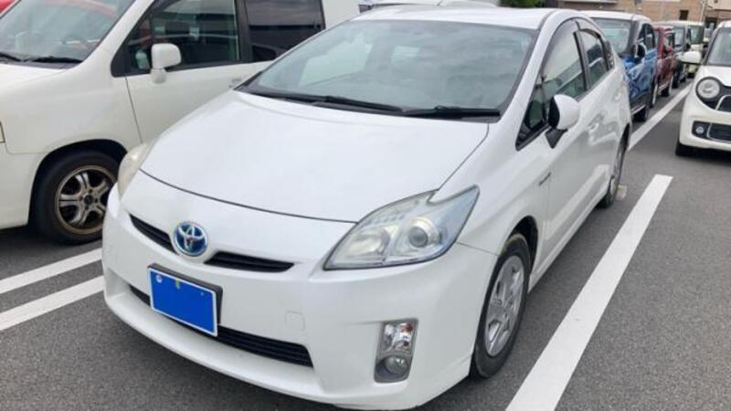 TOYOTA PRIUS