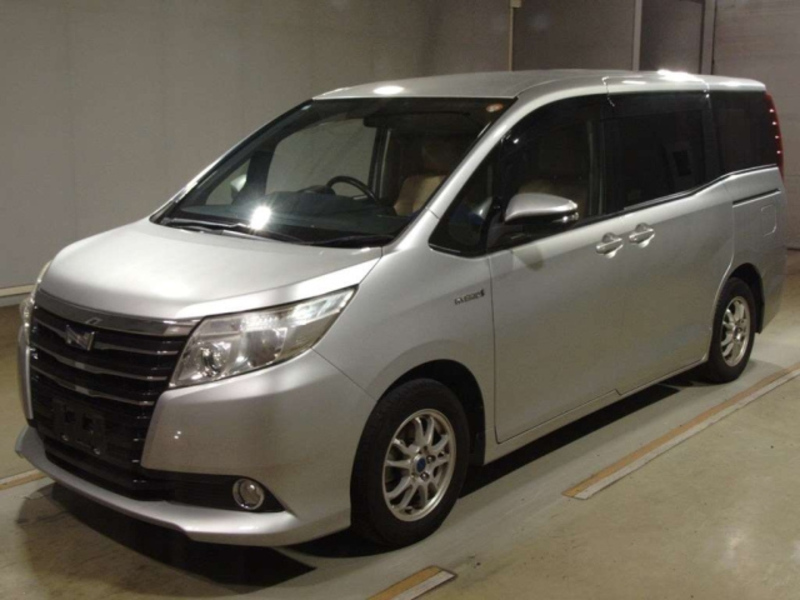 TOYOTA NOAH