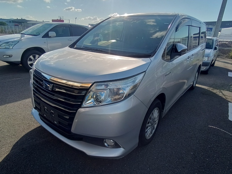 TOYOTA NOAH