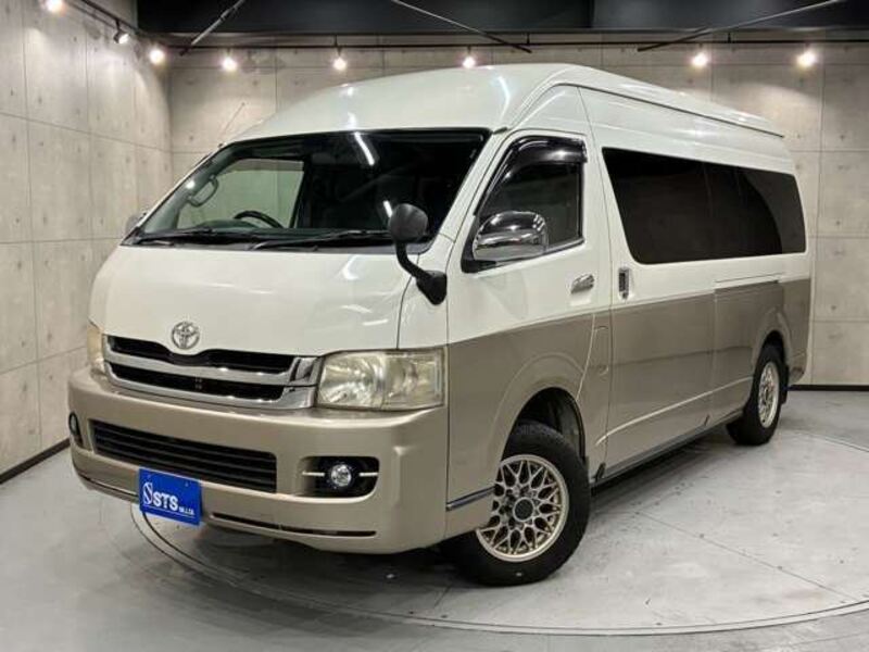 TOYOTA HIACE