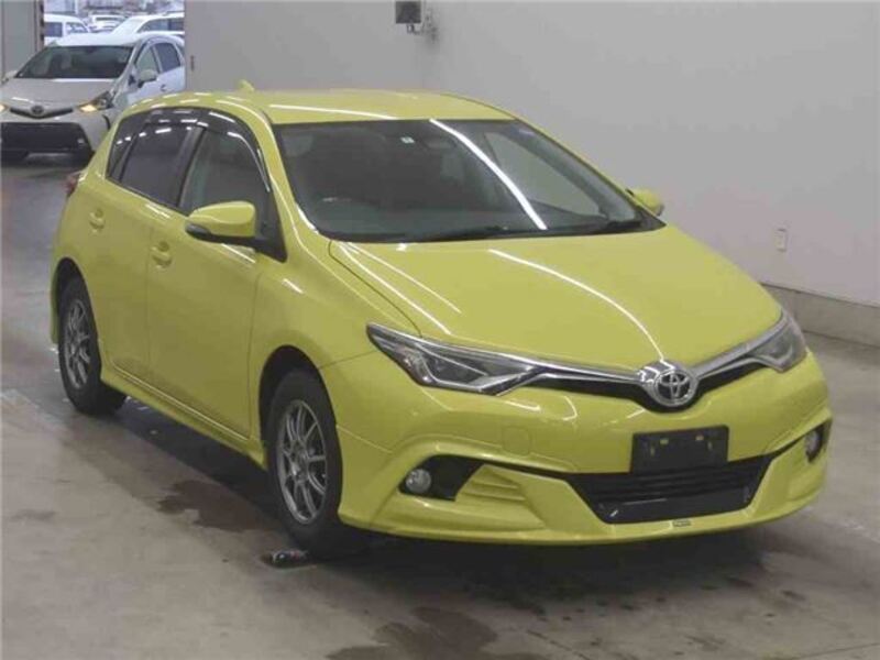 TOYOTA AURIS