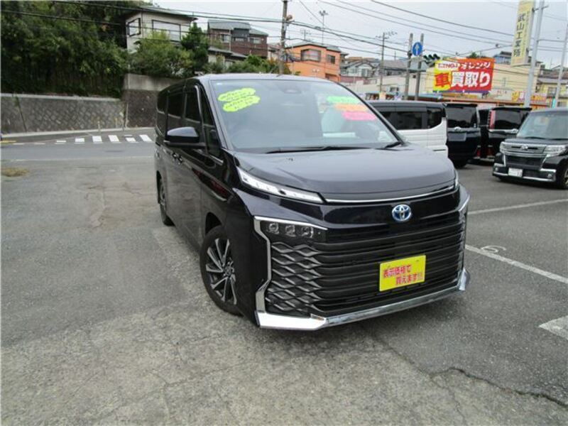 TOYOTA VOXY