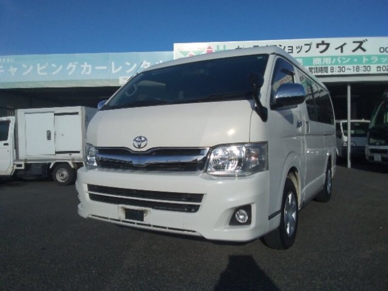 TOYOTA HIACE