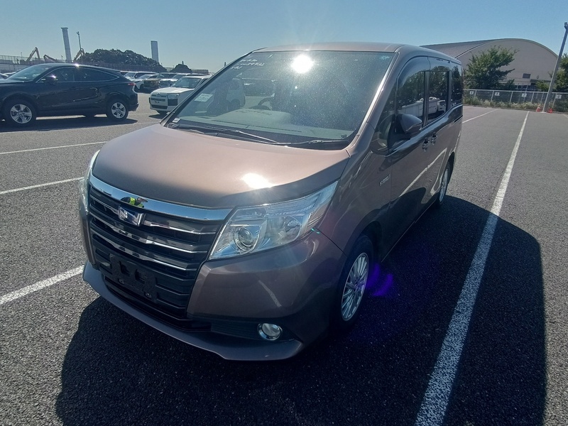 TOYOTA NOAH